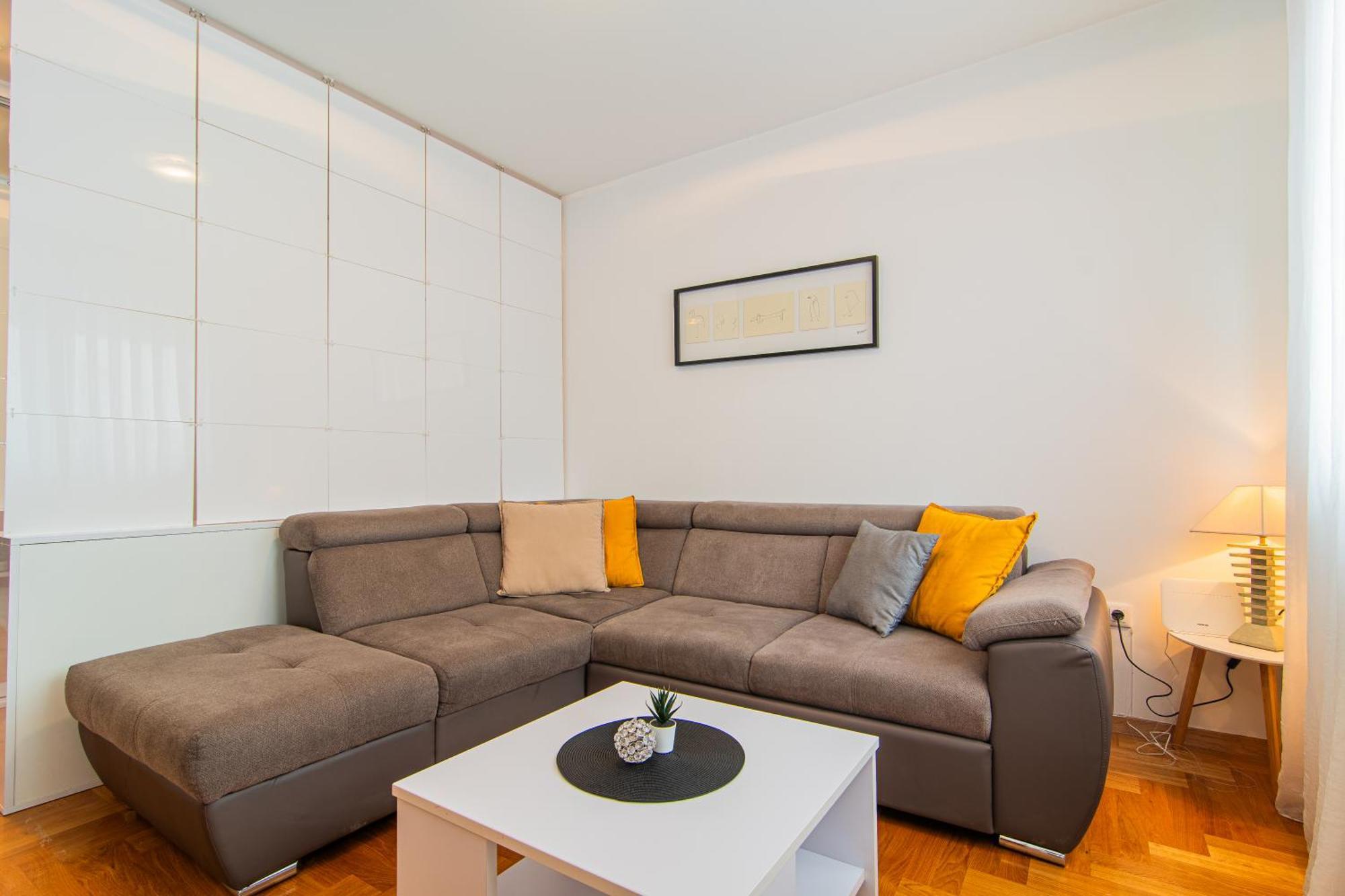 Flexible Selfcheckins 97 - Zagreb - Garden - Parking- Loggia - 2 Bedrooms Exterior photo